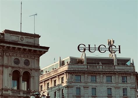 gucci all'outlet costa di meno